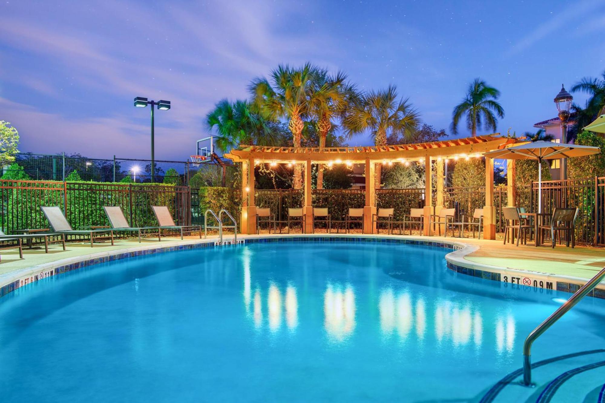 Residence Inn By Marriott Fort Myers At I-75 And Gulf Coast Town Center Естеро Екстериор снимка