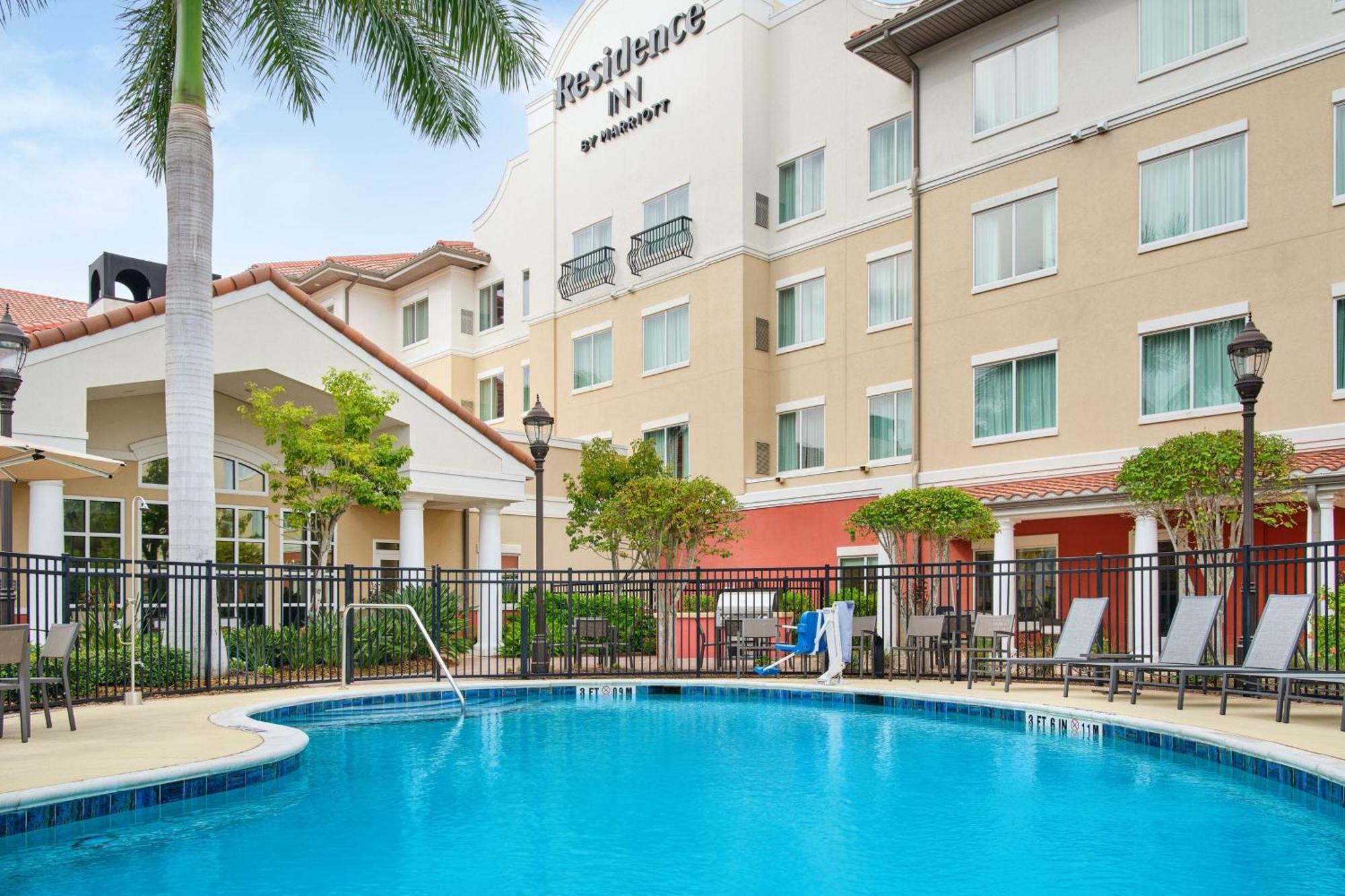 Residence Inn By Marriott Fort Myers At I-75 And Gulf Coast Town Center Естеро Екстериор снимка